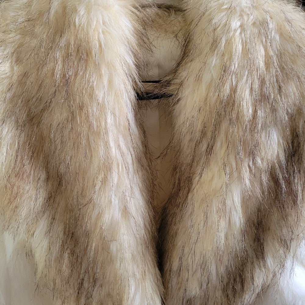 Elegant Cream and Tan Faux Fur Women's Jacket - Picture 4 of 7